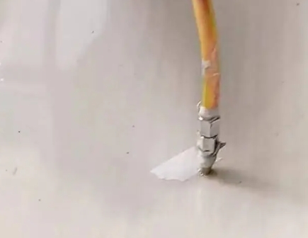 绍兴瓷砖空鼓维修公司专业解答在瓷砖铺贴过程中，如果使用的砂料过粗（如全部使用了粗砂），可能会导致以下问题